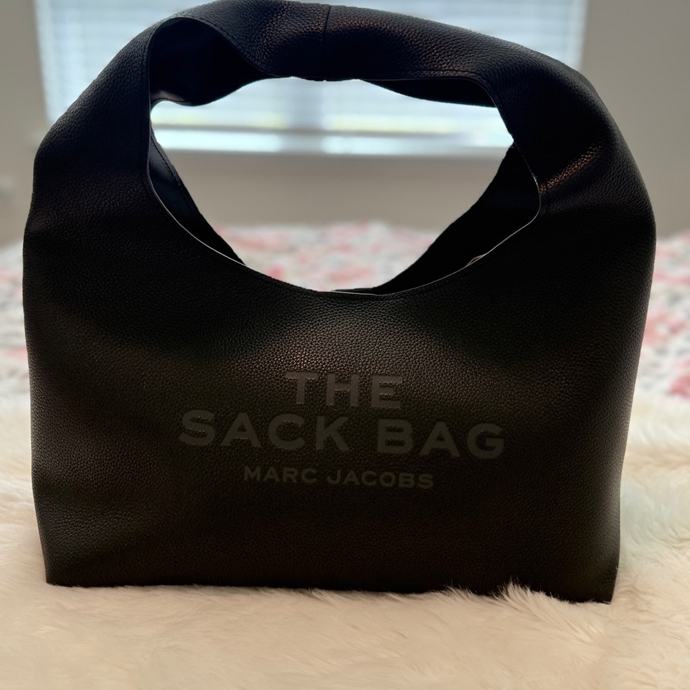Marc Jacobs Black Sack Bag Medium. 

Dimensions
15in L x 8in D x 9in H